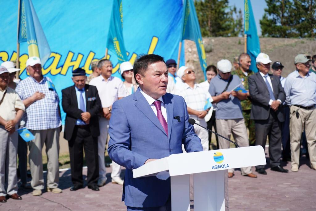 В Кокшетау прошла патриотическая акция, посвященная Дню государственных символов