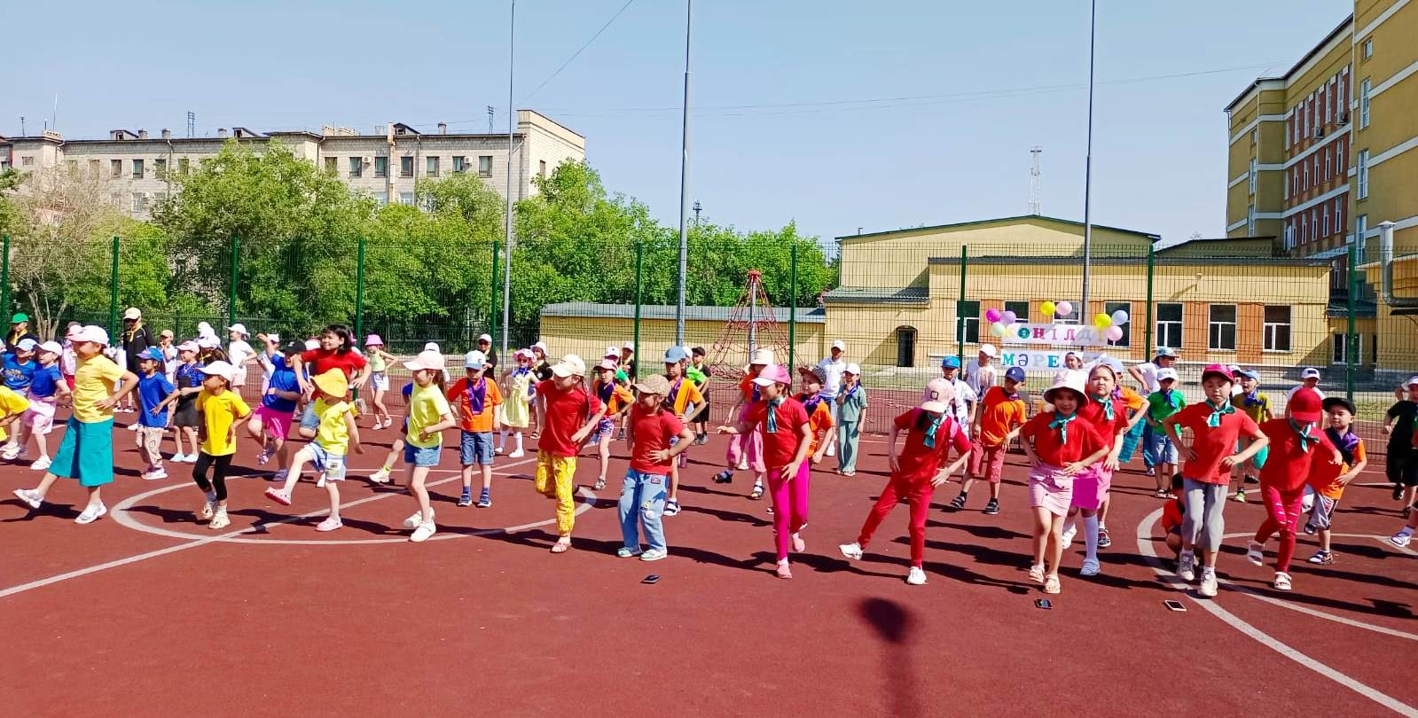 Единая спортивная зарядка в школах города