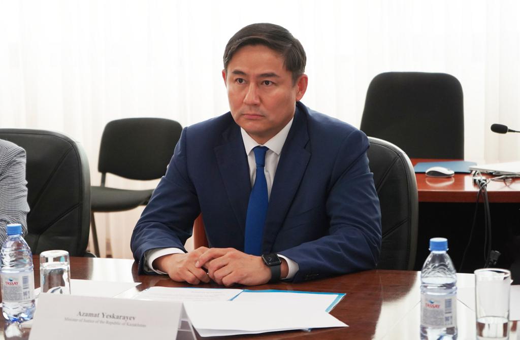 ҚР Әділет министрі Азамат Есқараев ДЗМҰ-ның Өтпелі және дамыған экономикалы елдер бөлімінің директоры Хабип Асанмен кездесті