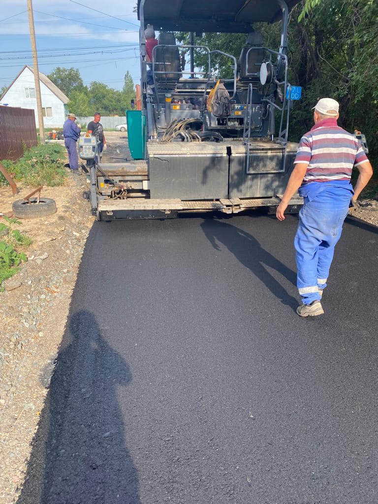 Asphalt laying works