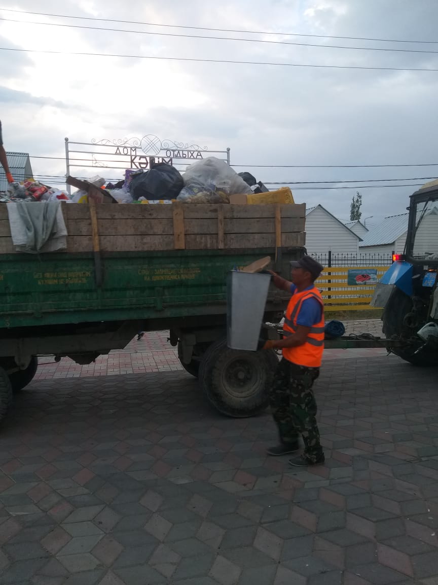 Алакөлдің жағасынан күніне 10 тонна қоқыс шығарылады