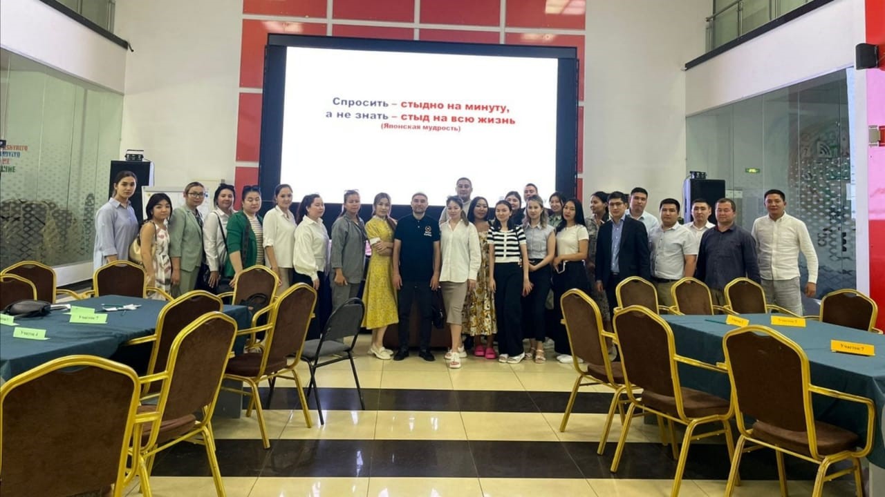 Жас мемлекеттік қызметшілердің кәсіби құзыреттерін арттыруға арналған тренинг.