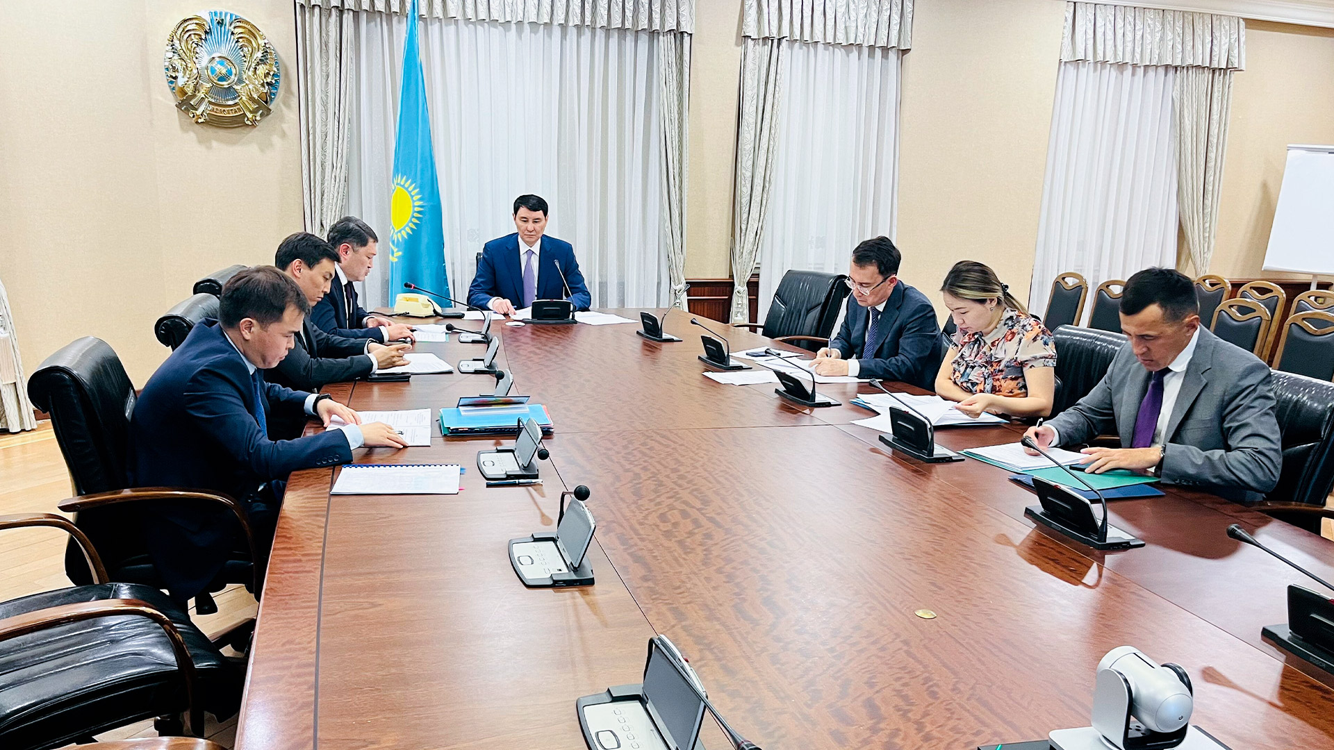 На совещании рассмотрение