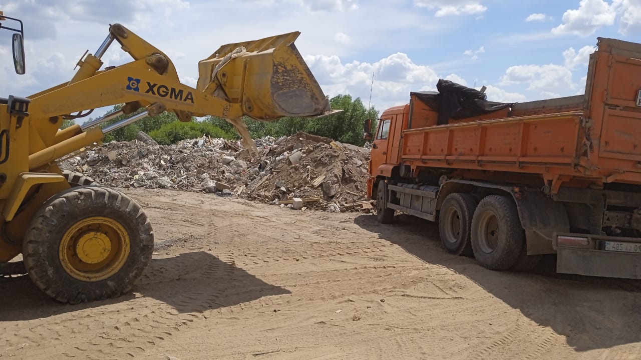 Со стихийных свалок в Астане вывезли почти 45 тысяч тонн мусора