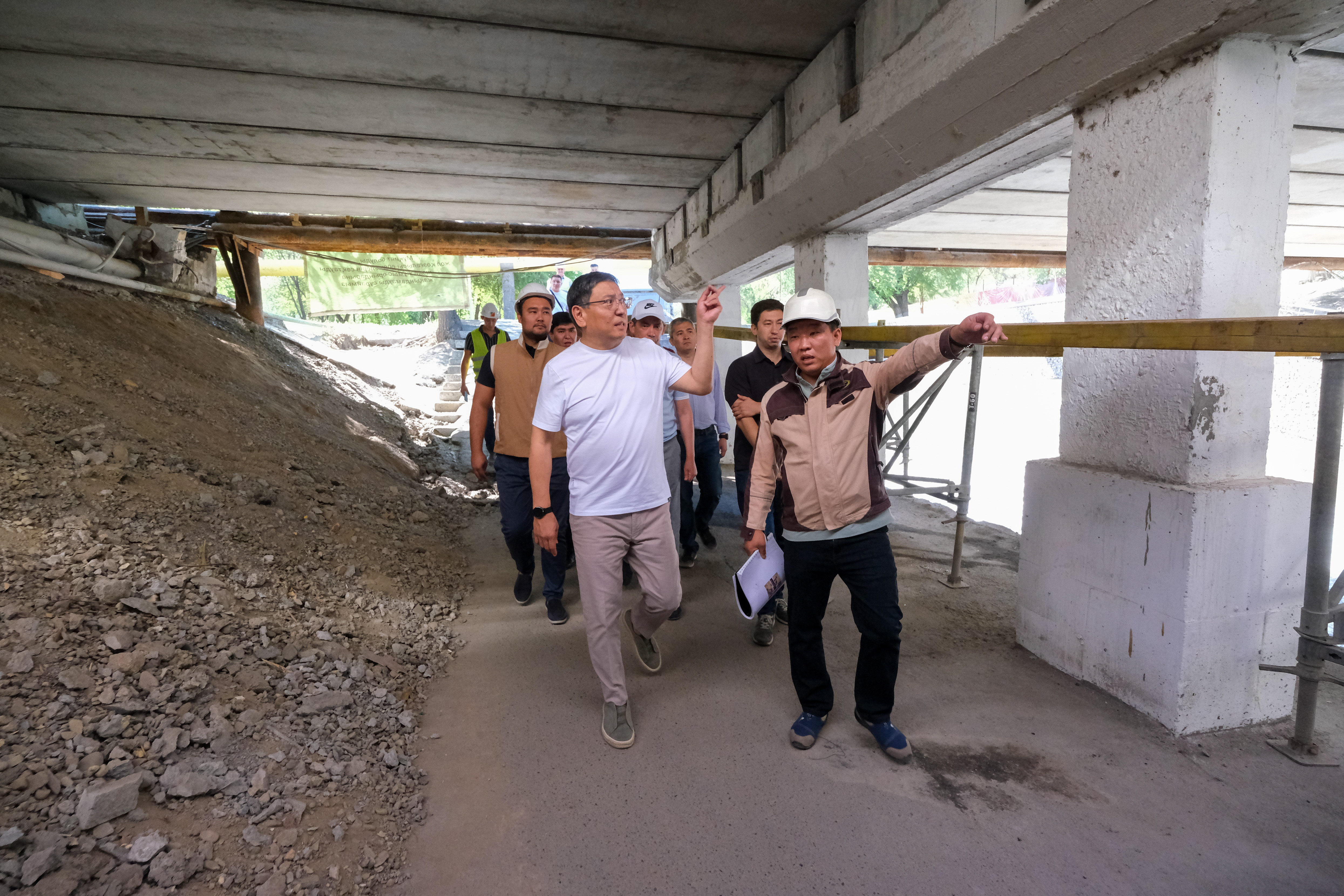 Ерболат Досаев поручил до сентября завершить расширение транспортного моста через реку Есентай