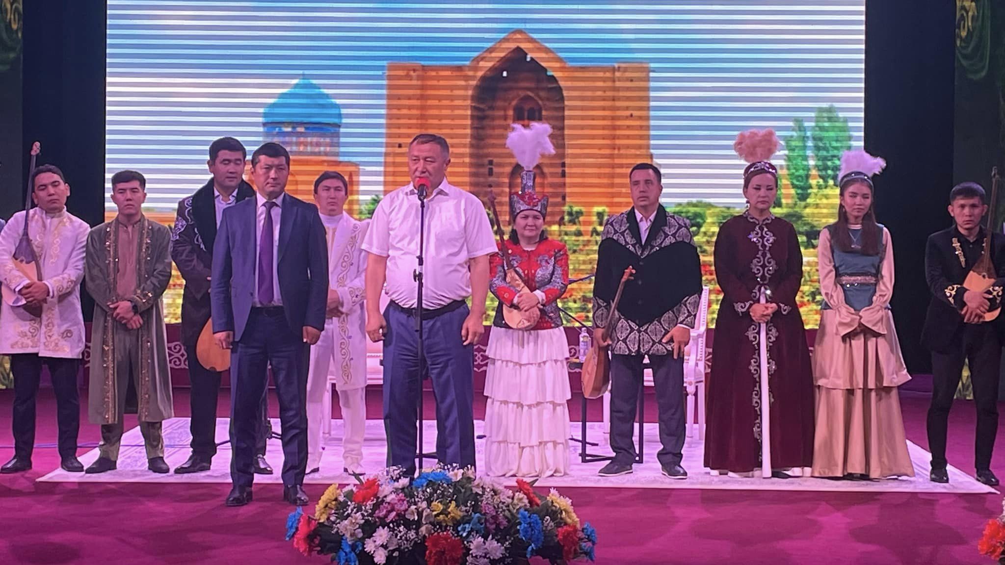 Түркістанда аламан айтыс болып өтті