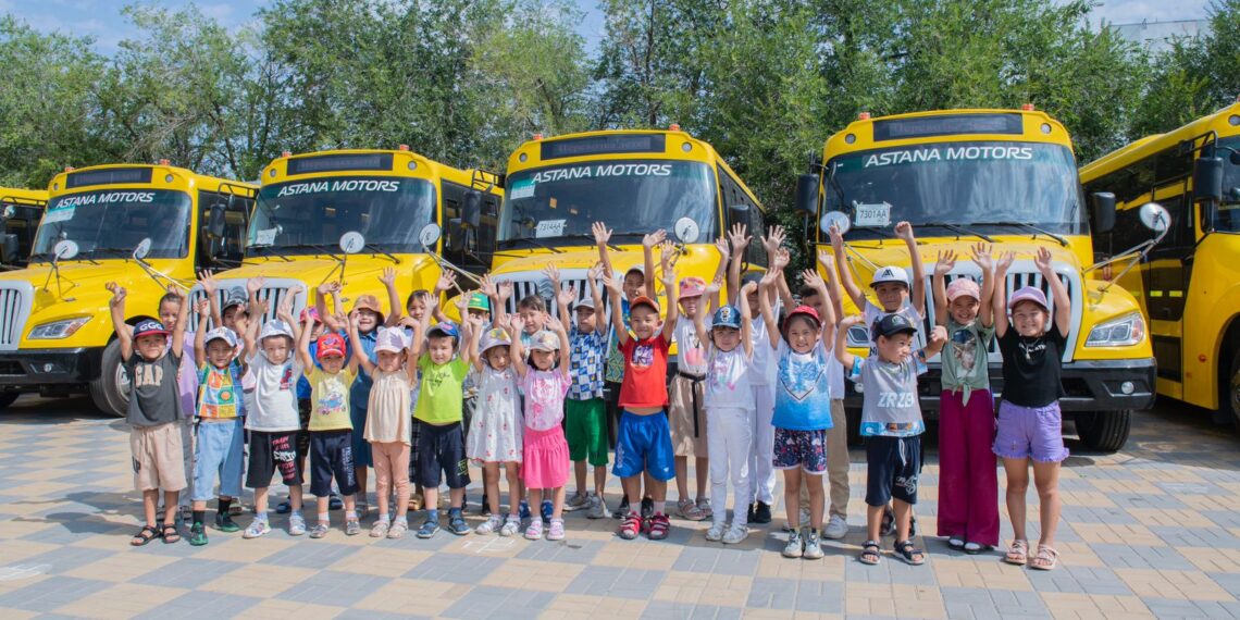 Ключи от 34 автобусов переданы школам Алматинской области