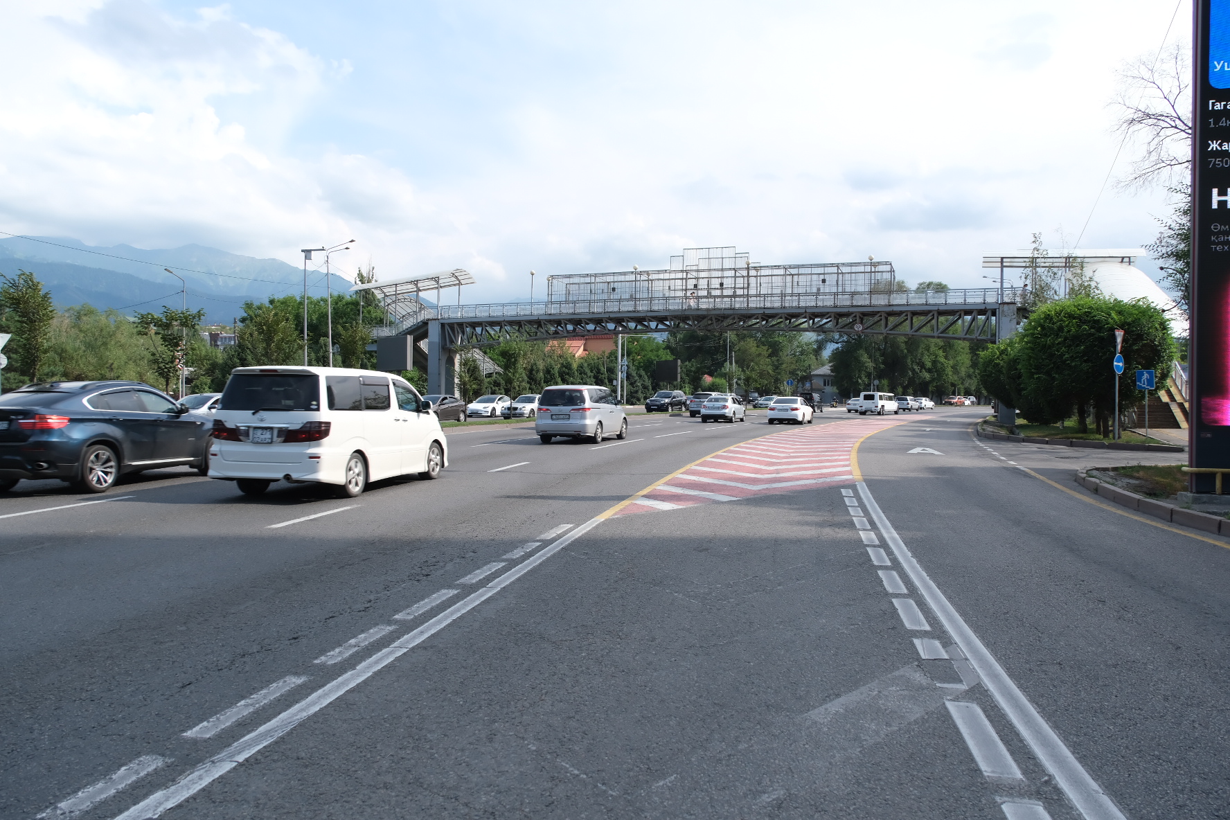 әл-Фараби даңғылының солтүстік жағында ШААЖ-нан Сейфуллин даңғылына дейін жол жөндеу жұмыстары кезінде жол қозғалысын ұйымдастыру бойынша нақтылау