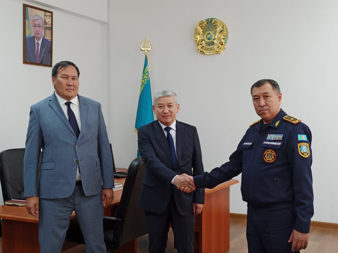 Мчс рк логотип. Комитет мчс рк. Герб мчс казахстана. Форма мчс казахстана. Чс в казахстане.