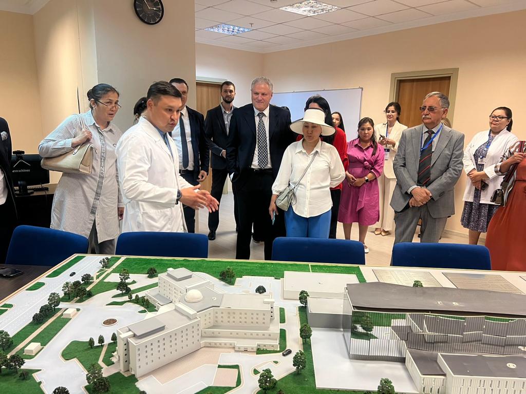 ЕЛОРДАЛЫҚ ҚОНАҚТАР ДЕЛЕГАЦИЯСЫ ҚР ДСМ ЖЕТЕКШІ ҰЛТТЫҚ МЕДИЦИНАЛЫҚ ОРТАЛЫҚТАРЫНА БАРДЫ