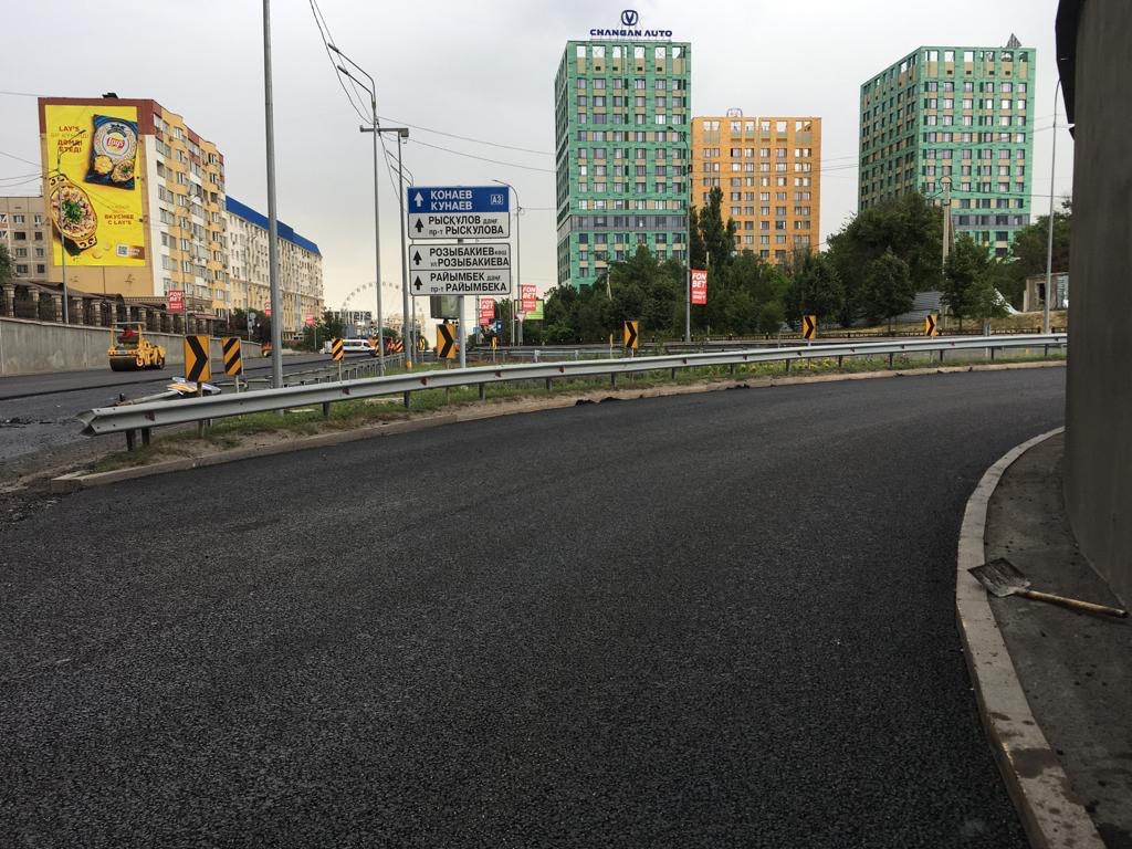 Акимат Алматы внедряет новые технологии строительства для долгосрочной эксплуатации дорог: горожан призывают к пониманию