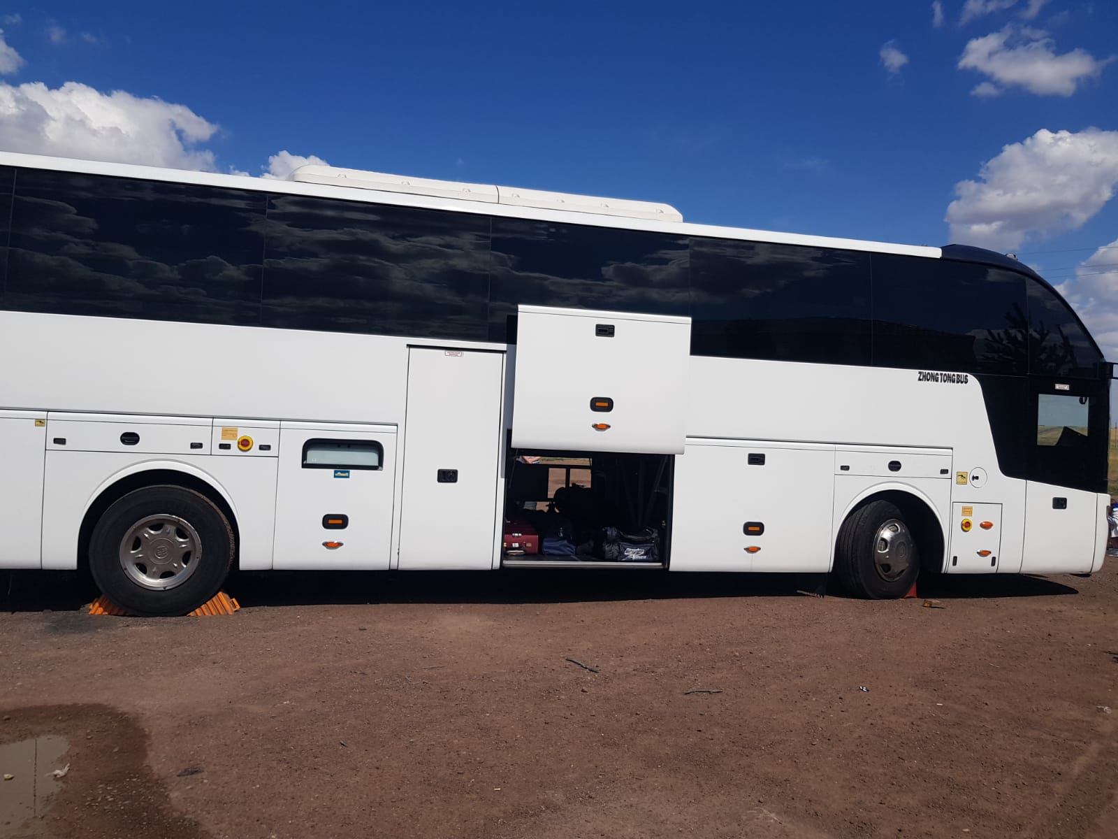 Автобус с российскими туристами, совершивший остановку в Осакаровском районе Карагандинской области, отправился к месту следования в этот же день