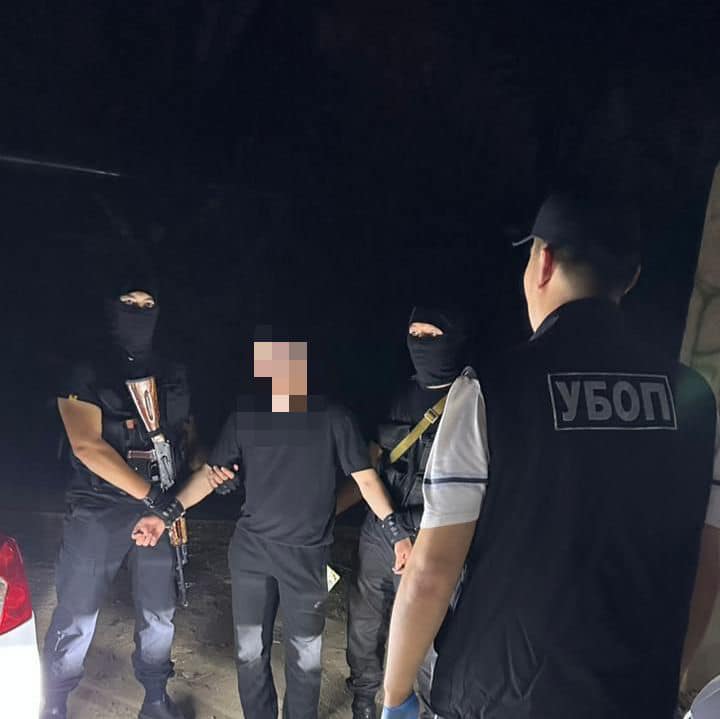 Шымкенттік тұрғын досының беделін түсіретін ақпаратты таратпау үшін 100 000 доллар талап еткен