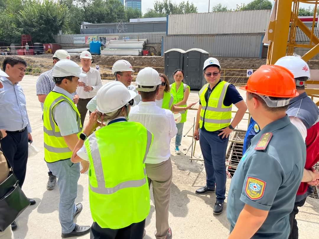 Спасатели ДЧС города Алматы  приняли участие в сейсмоиспытании строящегося жилого дома