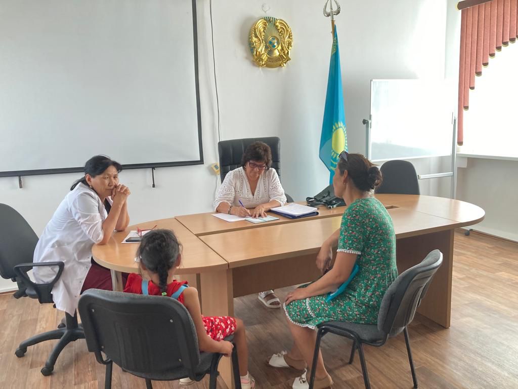 Департаменттің №1 медициналық-әлеуметтік сараптама бөлімінің Каратөбе ауданындағы көшпелі отырысы