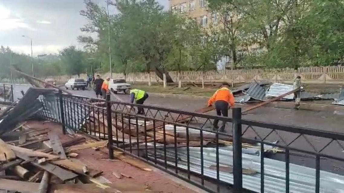 В Караганде устраняют последствия непогоды