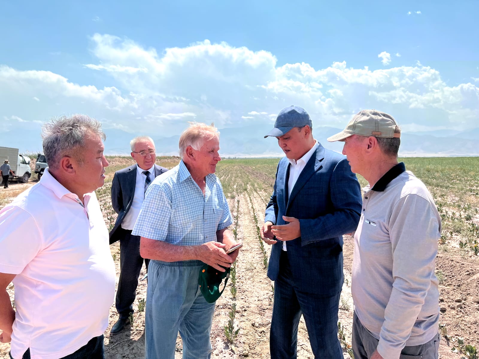 Глава МСХ встретился с фермерами пострадавших от засухи районов Жамбылской области