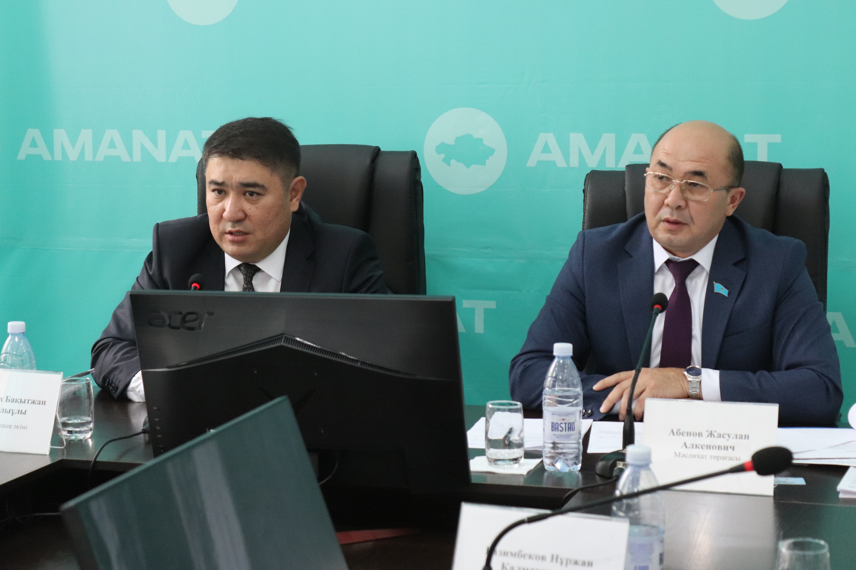 Шу аудандық мәслихаттың кезектен тыс сессиясы.