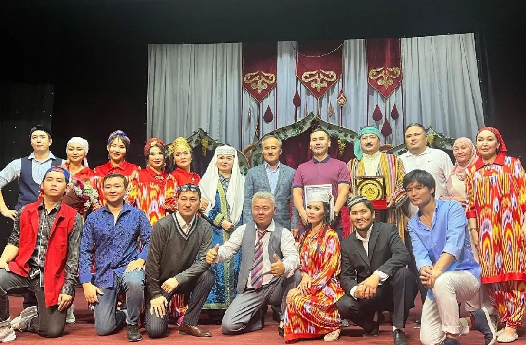 «КЕЛІНДЕР КӨТЕРІЛІСІ» ҚОЙЫЛЫМЫ САХНАЛАНДЫ