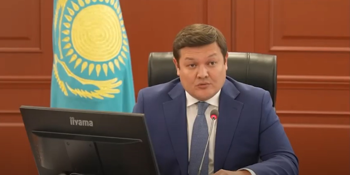 «КАССАЛЫҚ ФИЛЬМДЕР ҚАЗАҚ ТІЛІНДЕ ЖӘНЕ КӨРЕРМЕНДЕРГЕ ҚОЛАЙЛЫ УАҚЫТТА КӨРСЕТІЛУІ КЕРЕК» МӘДЕНИЕТ ЖӘНЕ СПОРТ МИНИСТРІ АСХАТ ОРАЛОВ ДУБЛЯЖ МӘСЕЛЕСІ БОЙЫНША АППАРАТ КЕҢЕСІН ӨТКІЗДІ