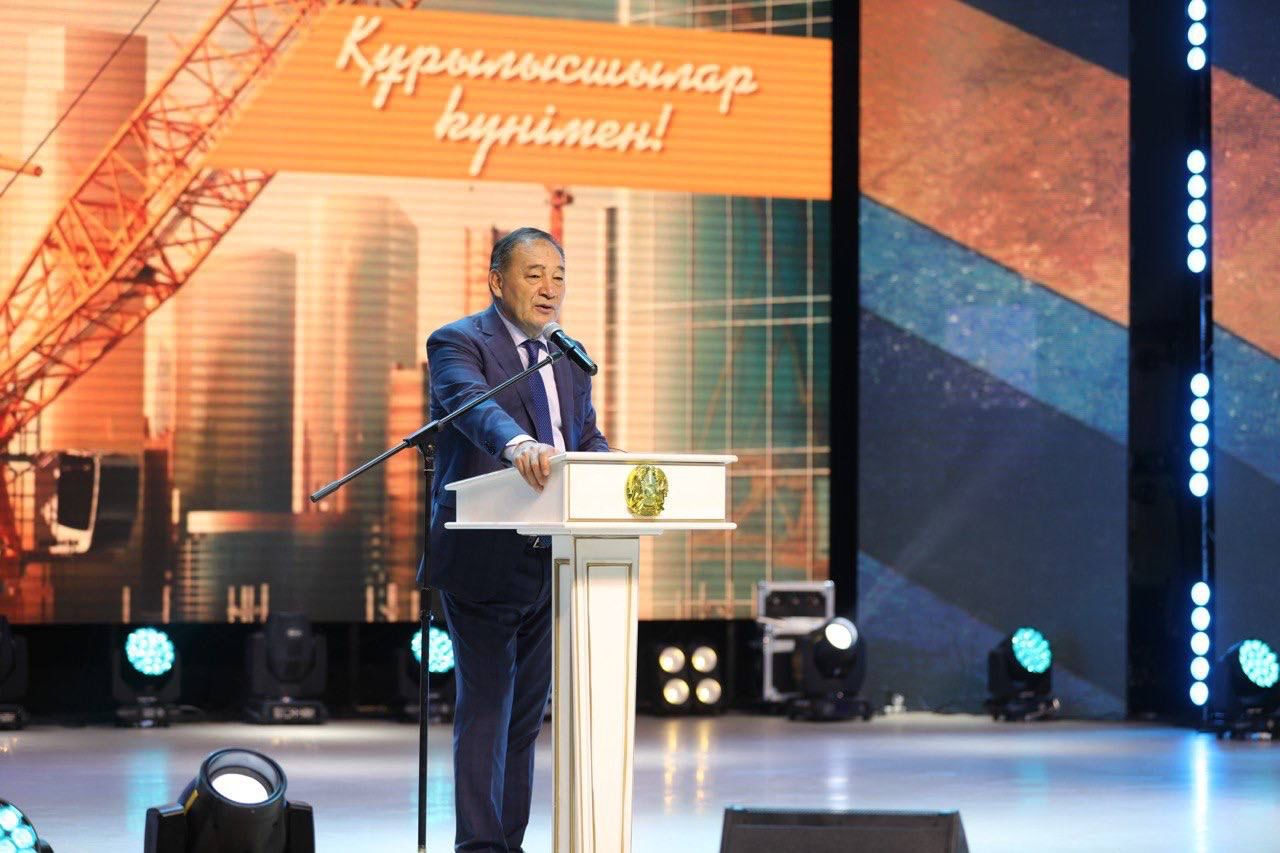 Актюбинцы отметили День строителя