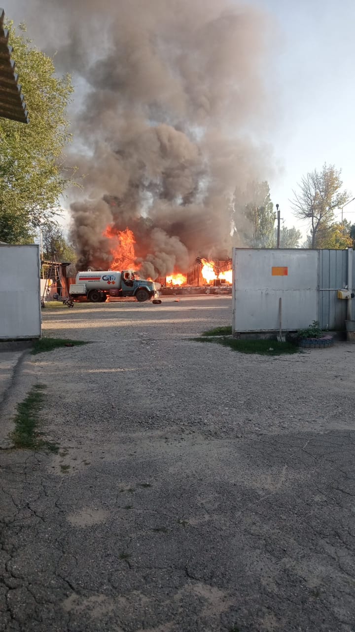 В Алматинской области произошел пожар на газозаправочной станции