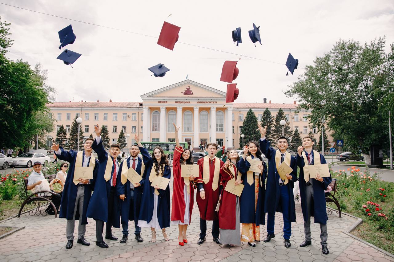 Абай облысының әкімдігі биылғы оқу жылына 200 грант бөлді