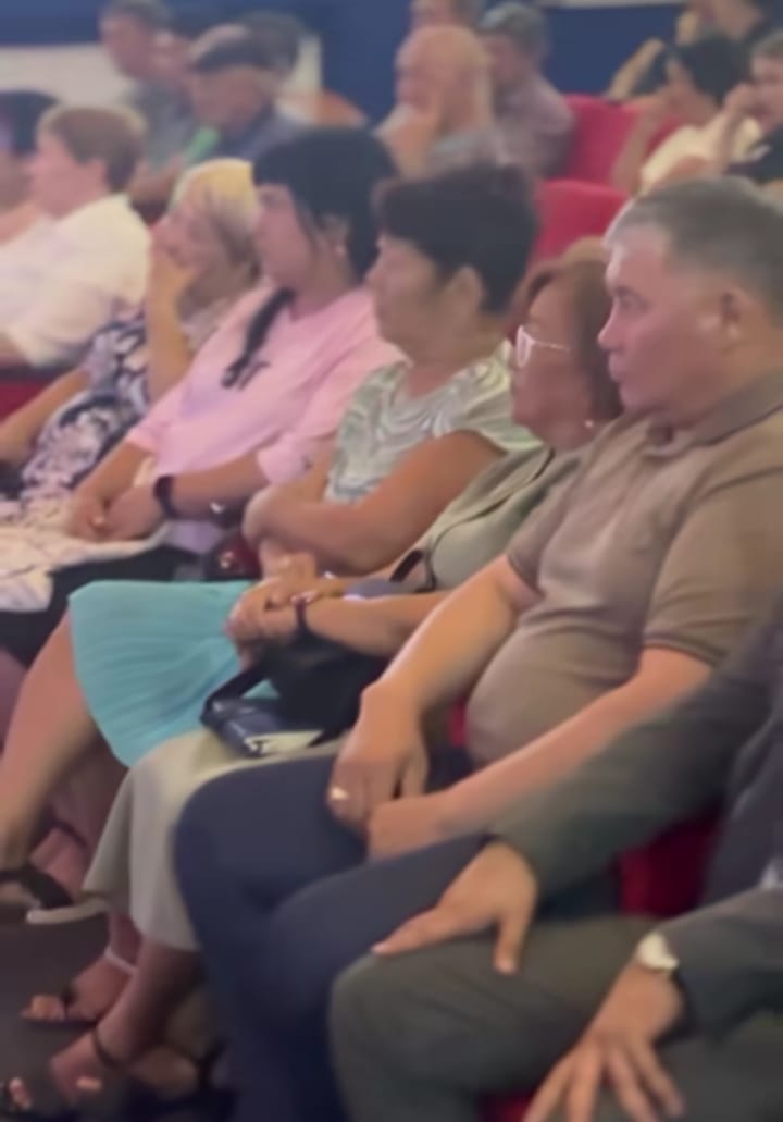 В рамках регулярных встреч с населением, Аким города провел встречу с жителями микрорайона Аксу
