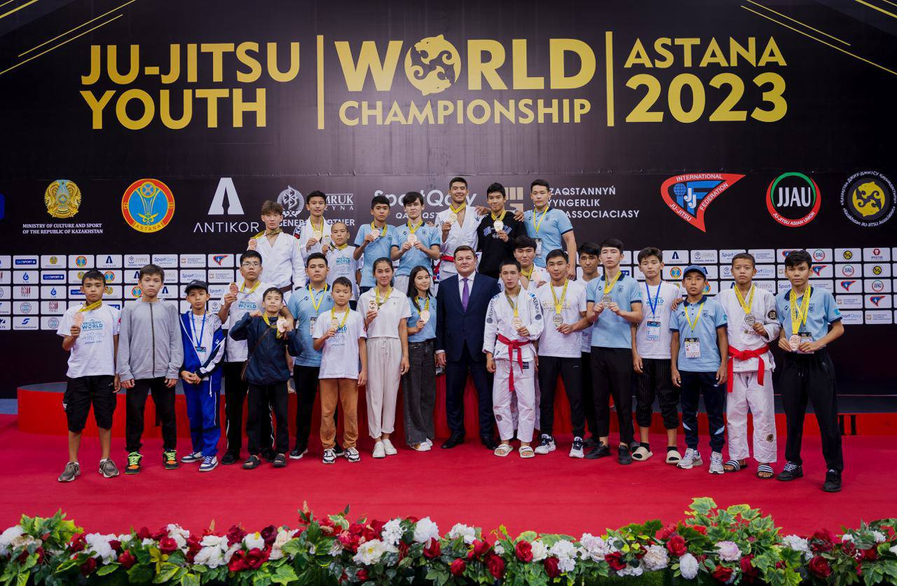 13 золотых, 19 серебряных и 37 бронзовых медалей завоевали казахстанские спортсмены на чемпионате мира по джиу-джитсу. Министр культуры и спорта Асхат Оралов посетил церемонию закрытия
