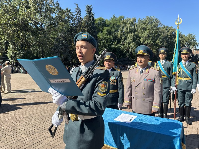 Курсанты военного вуза присягнули на верность Родине