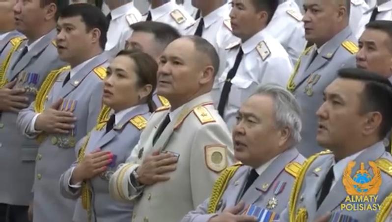 Отличившихся полицейских Алматы наградили в канун Дня Конституции РК