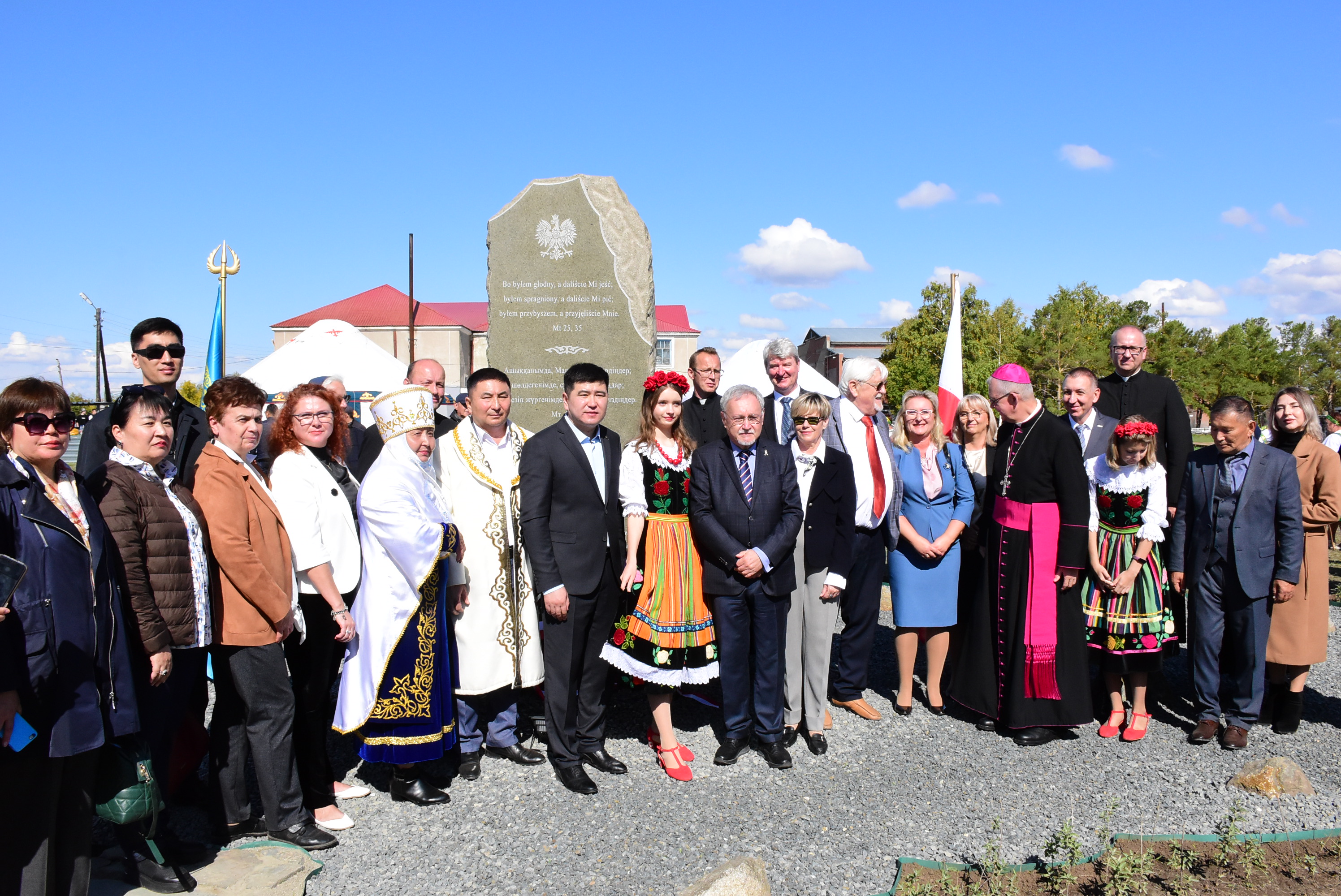 В селе Петровке состоялось торжественное открытие малого архитектурного сооружения в знак благодарности казахскому народу от поляков Шортандинского района.