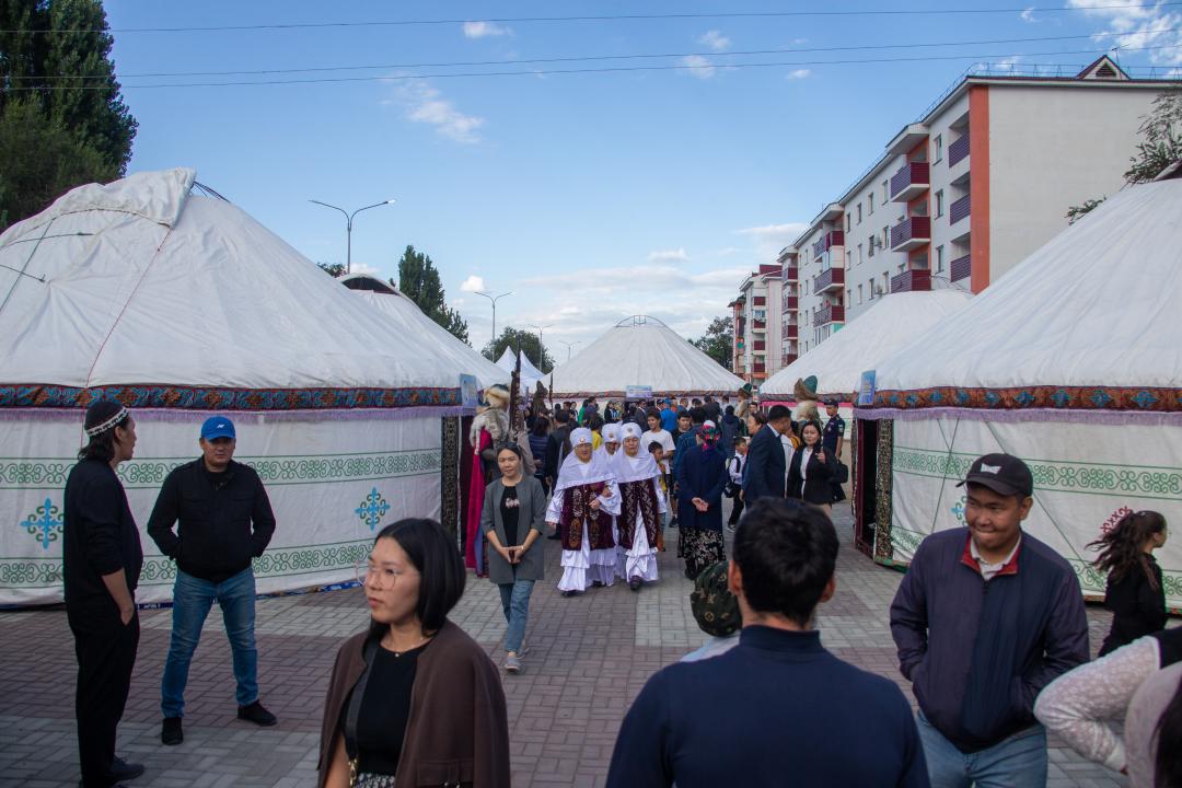Жители на мероприятии, юрточный городок
