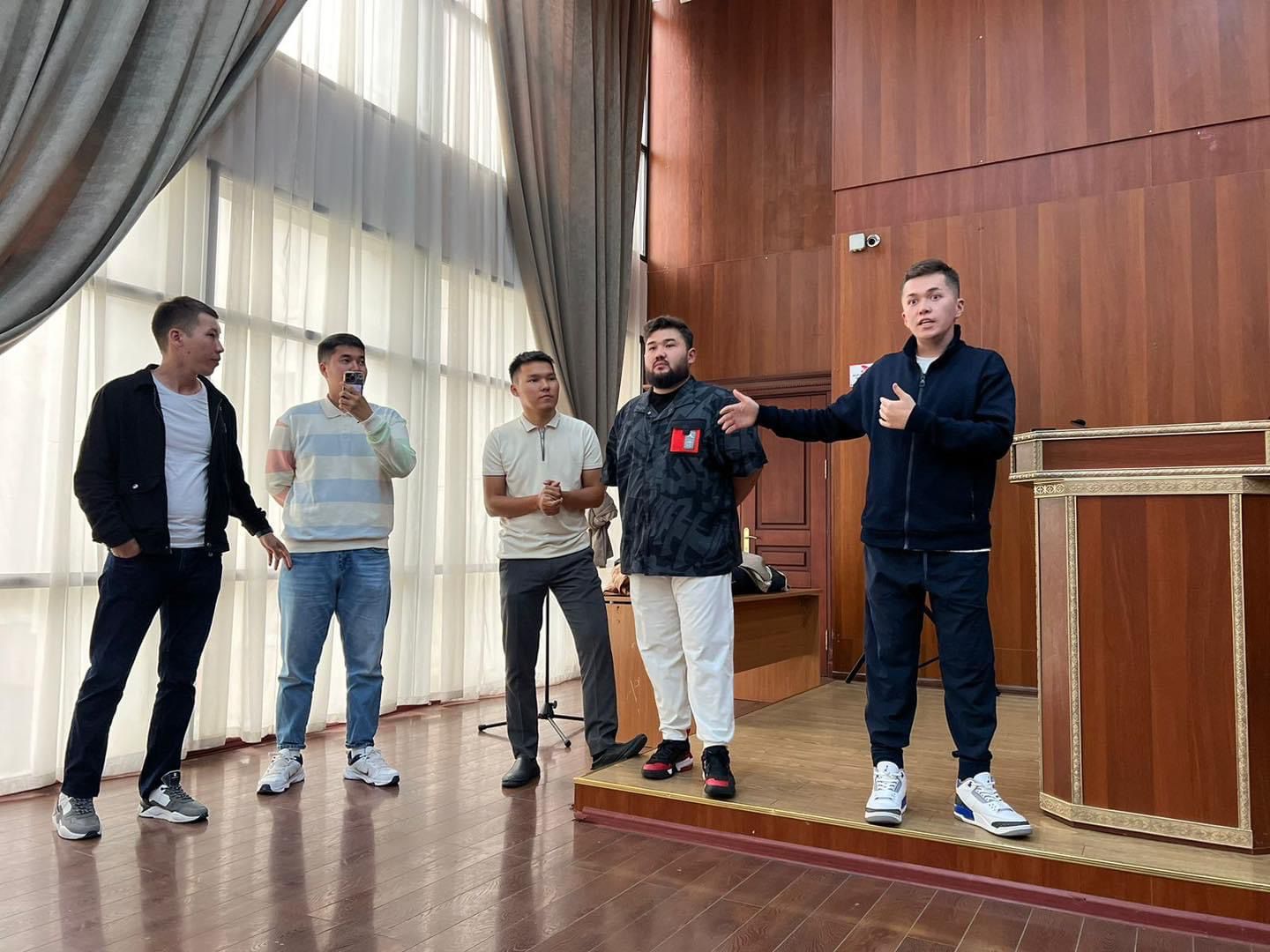 «Aktau Mobilography Fest»: Қыран Талапбек фестиваль қатысушыларымен кездесті