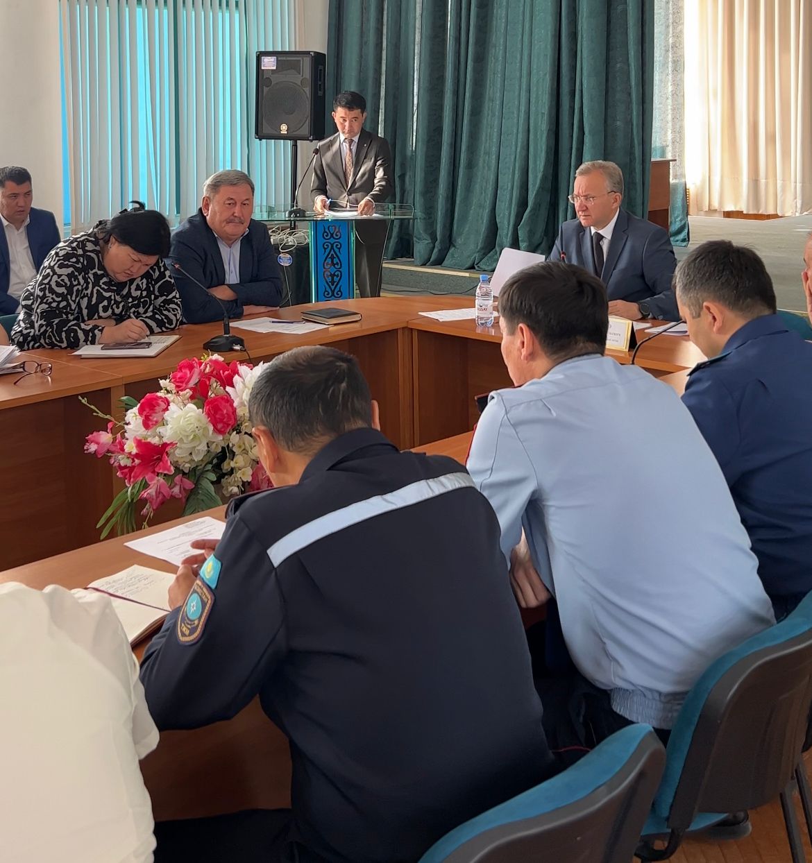 Сегодня состоялось очередное аппаратное совещание с участием акимов сельских округов и села, руководителей государственных отделов и руководителей территориальных организаций