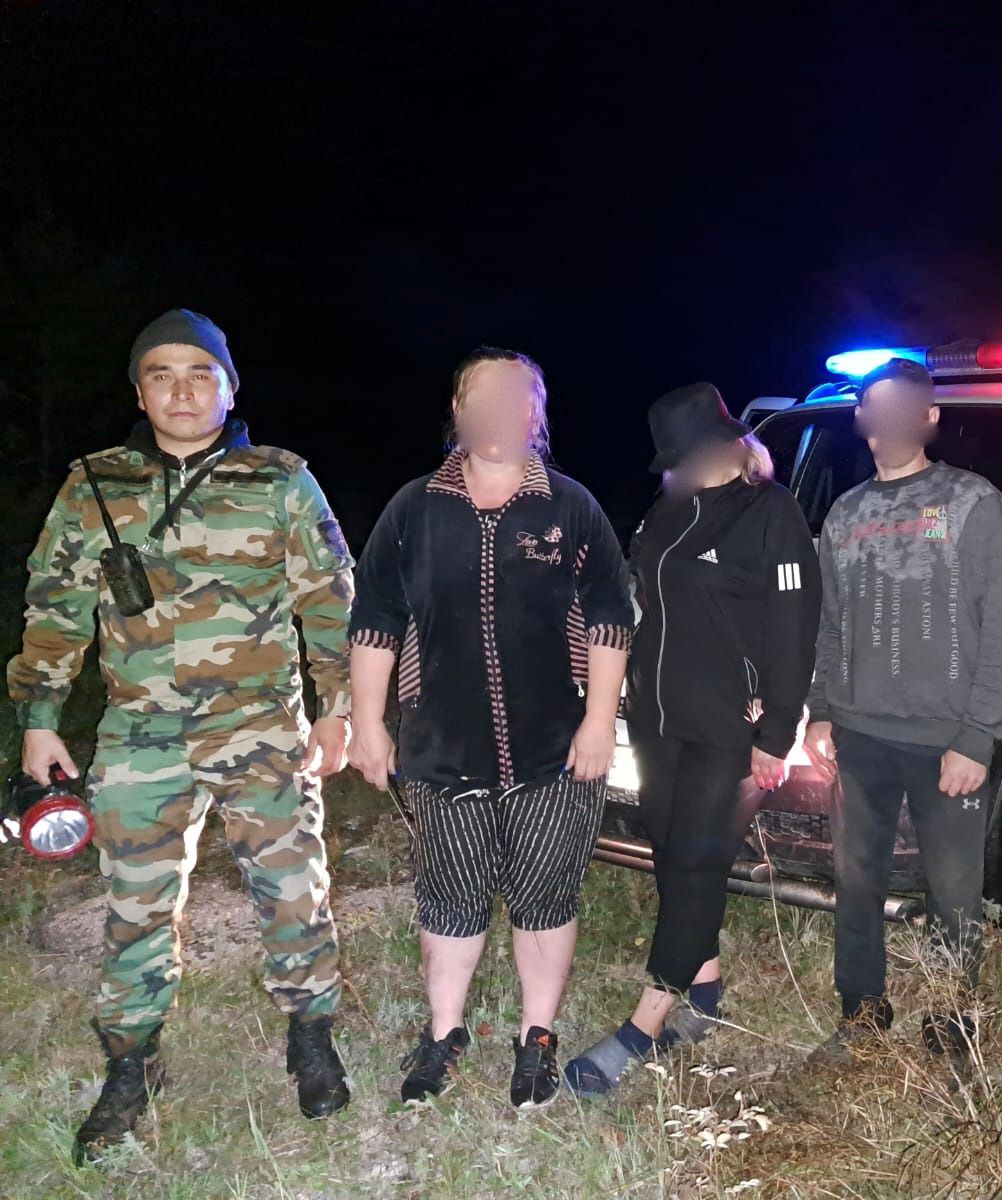 Грибников, заблудившихся в Каркаралинском районе, нашли спасатели