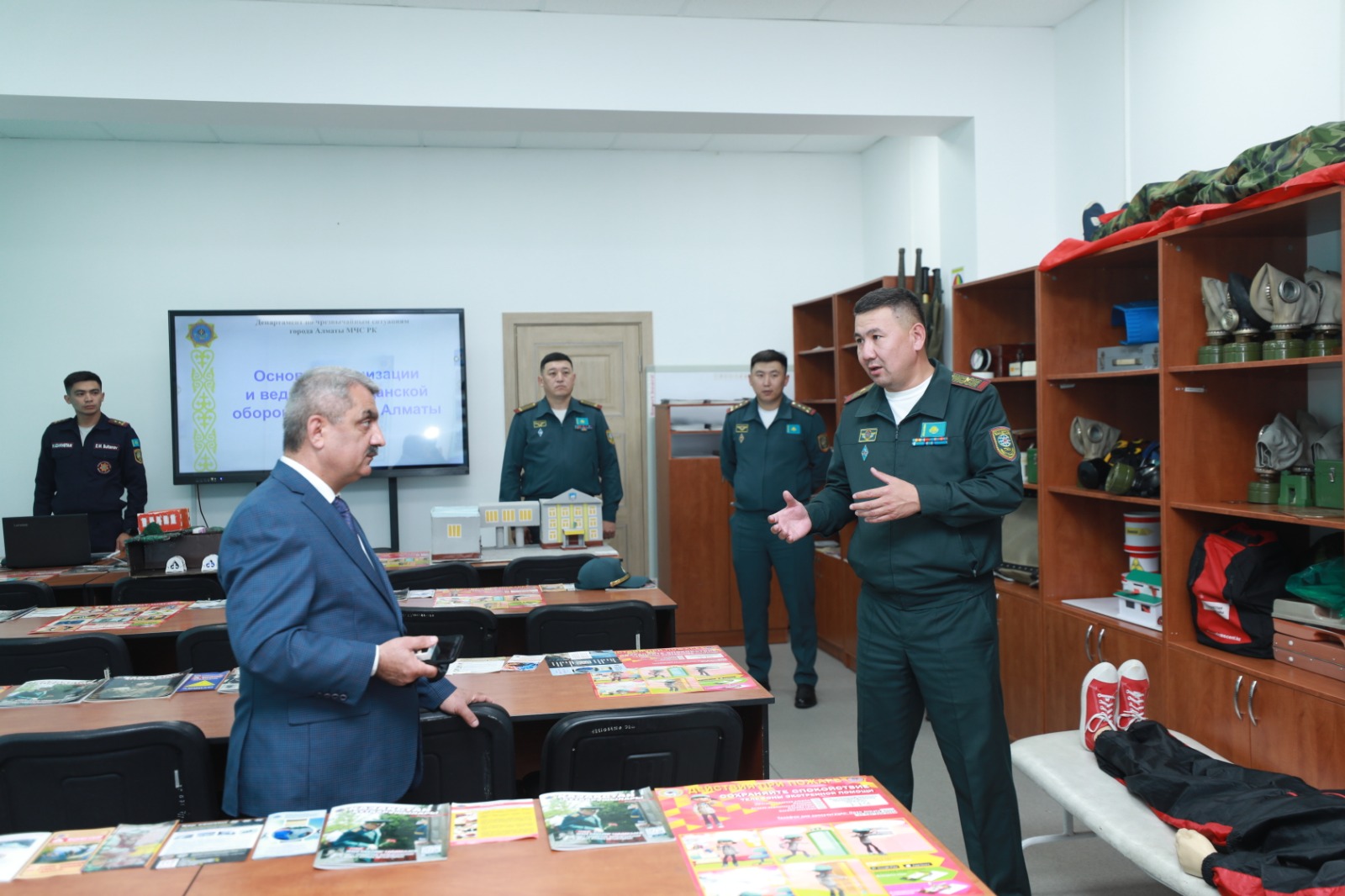 Делегация МЧС Азербайджана посетила подразделения МЧС в Алматы