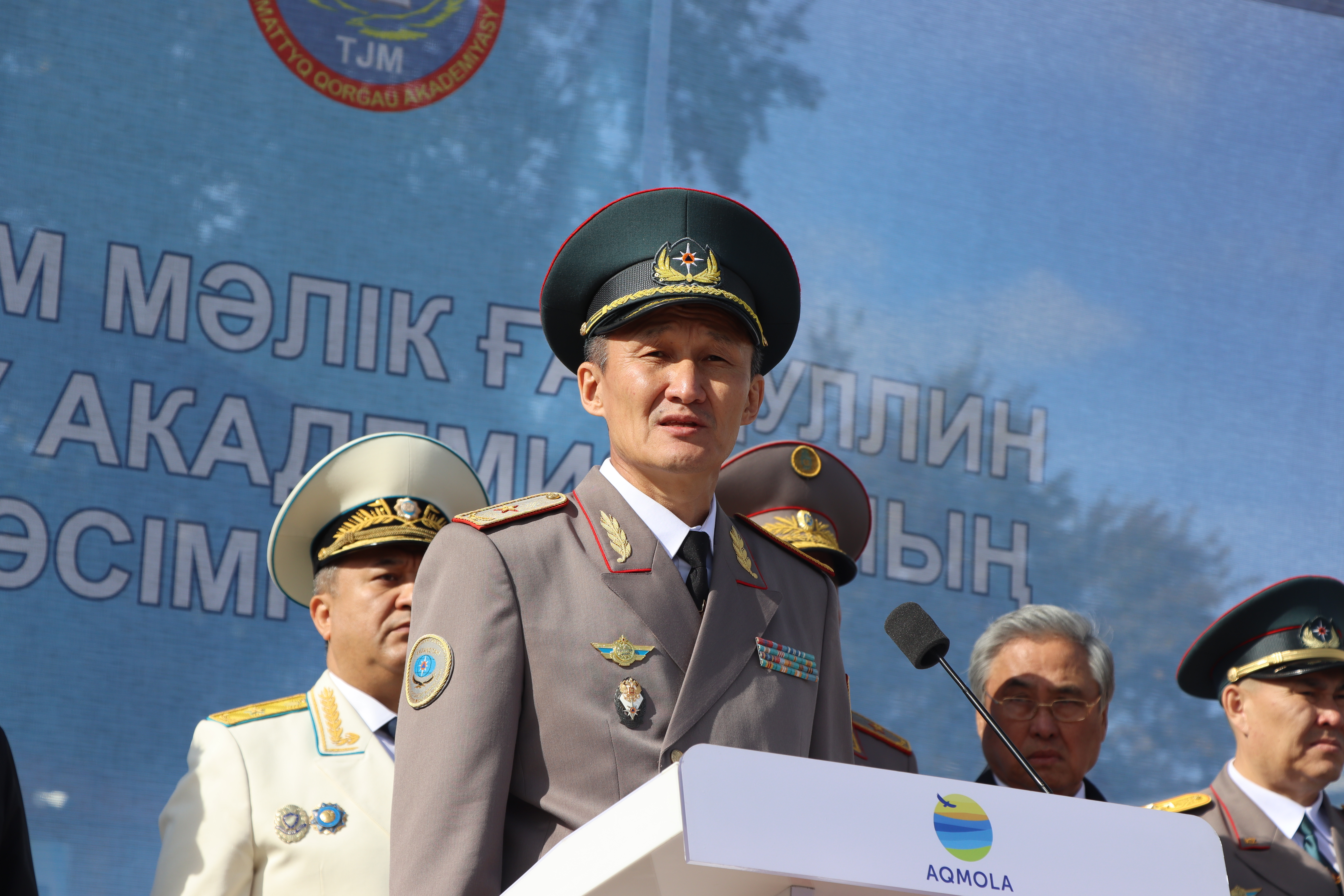 Первые девушки-курсанты Академии гражданской защиты имени Малика Габдуллина приняли присягу