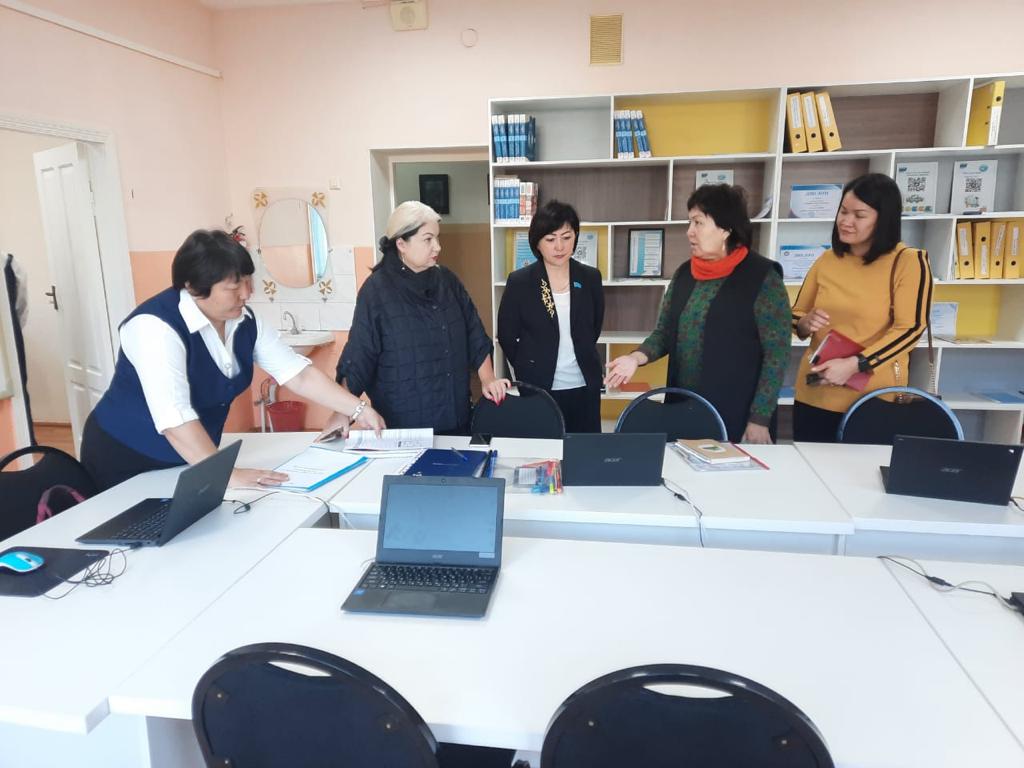 Депутаты посетили сельские школы