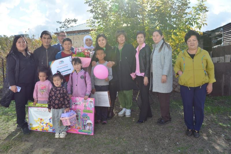Благотворительный фонд подарил дома двум семьям из Карагандинской области