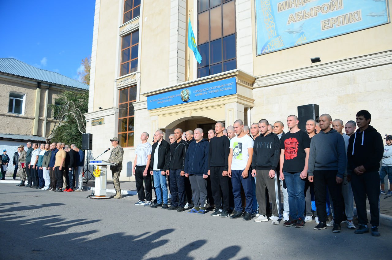 В Астане прошли проводы первой команды осеннего пополнения в ряды Вооруженных сил Казахстана