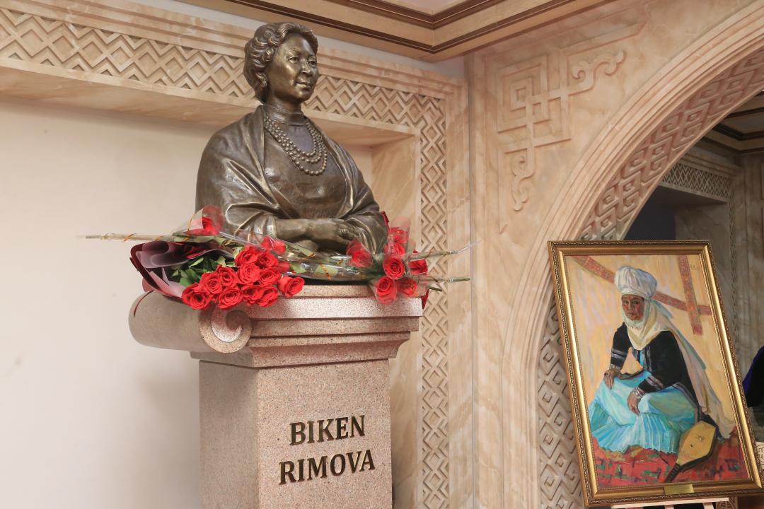 Памятник Бикен Римовой