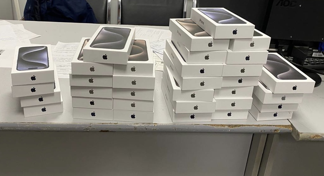 Пресечена контрабанда телефонов iPhone 15