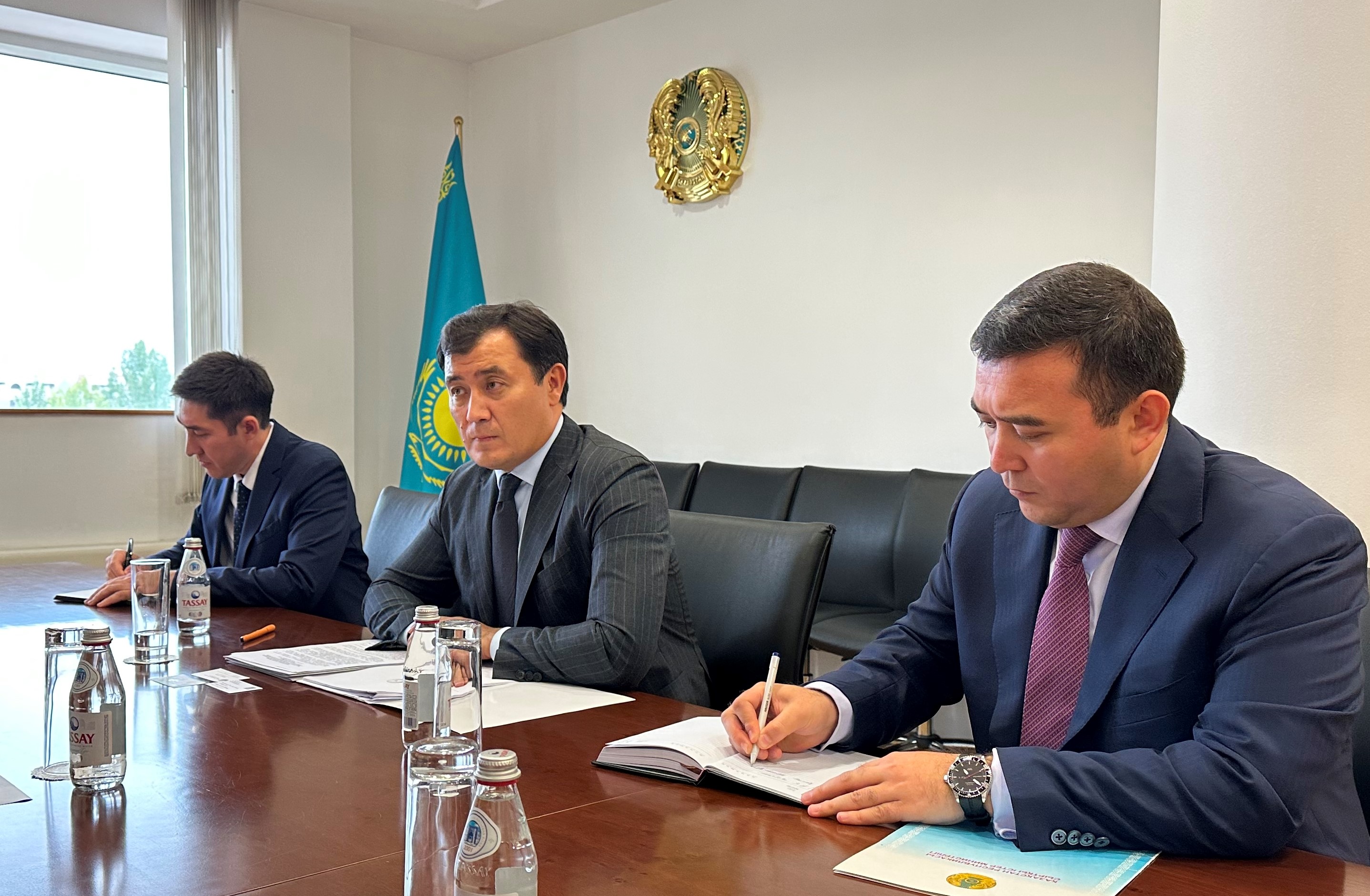 Заместитель министра иностранных дел РК принял Посла Катара