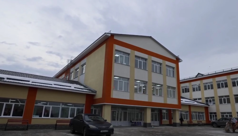 Средняя школа имени К.Сатбаева в Каскелене построенная в 1985 году была реконструирована впервые в своей истории