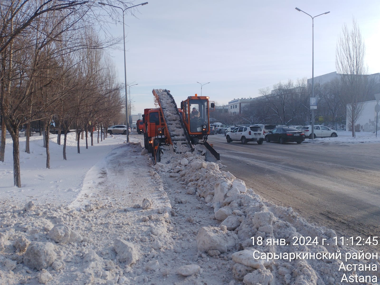 Более 1 500 единиц спецтехники задействовано в снегоуборке в Астане