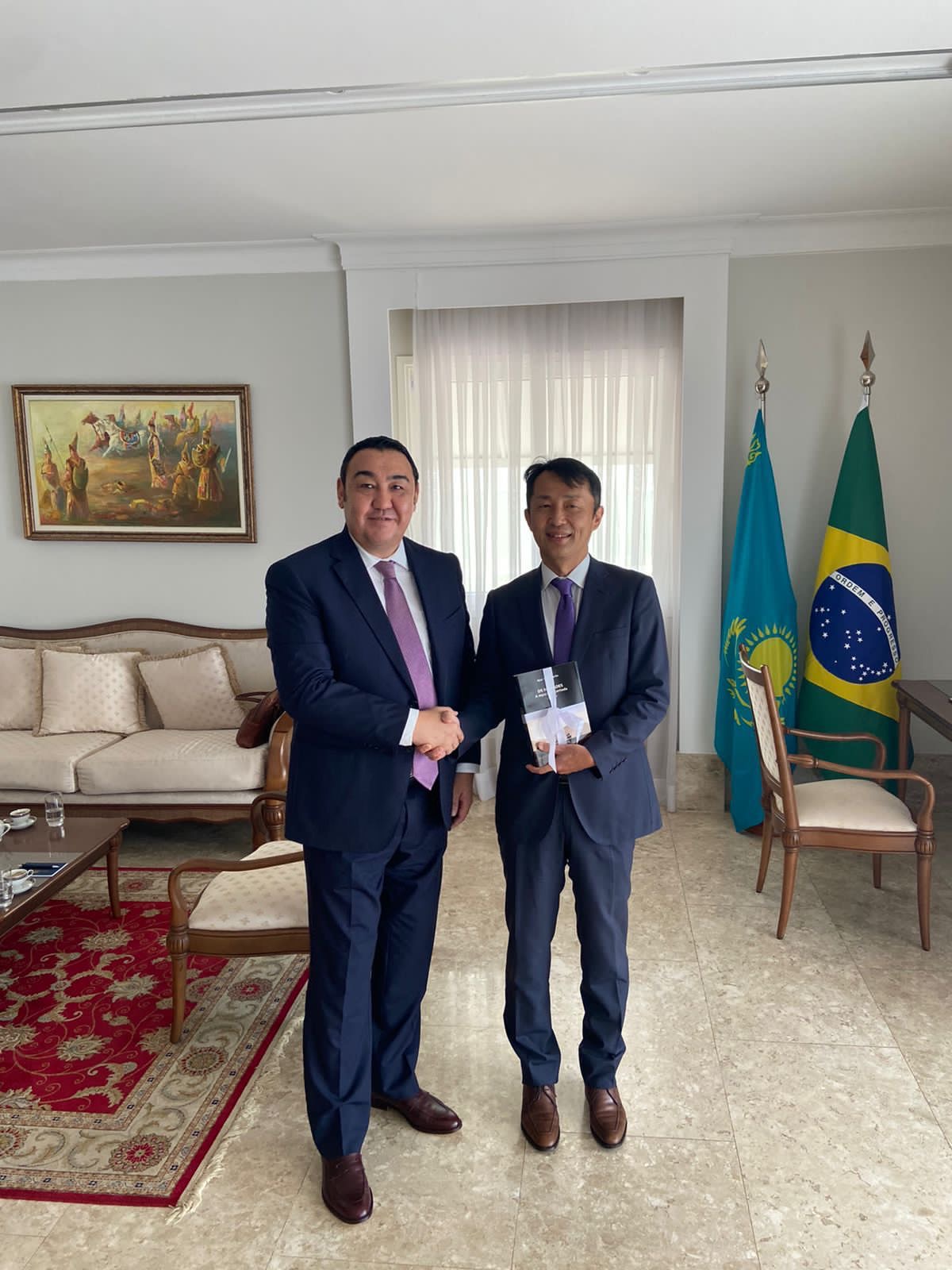 A Embaixador dо Japao fez a visita de cortesia à Embaixada do Cazaquistão