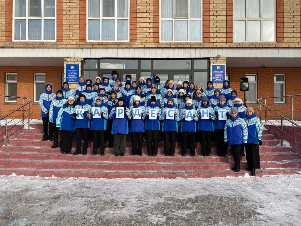 «Қар десанты»: Астанада мектеп оқушылары мен колледж студенттері қар күреу акциясын өткізді