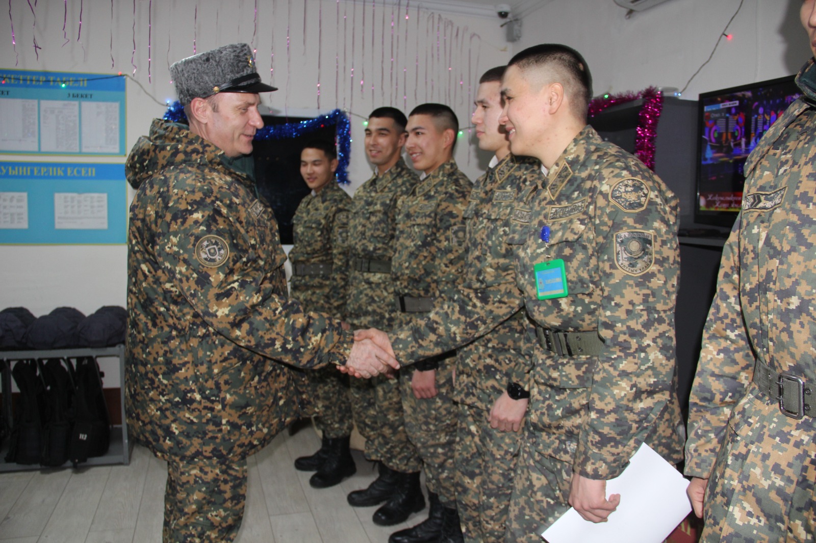 Олар қою ақ сұйықтықпен сығылады