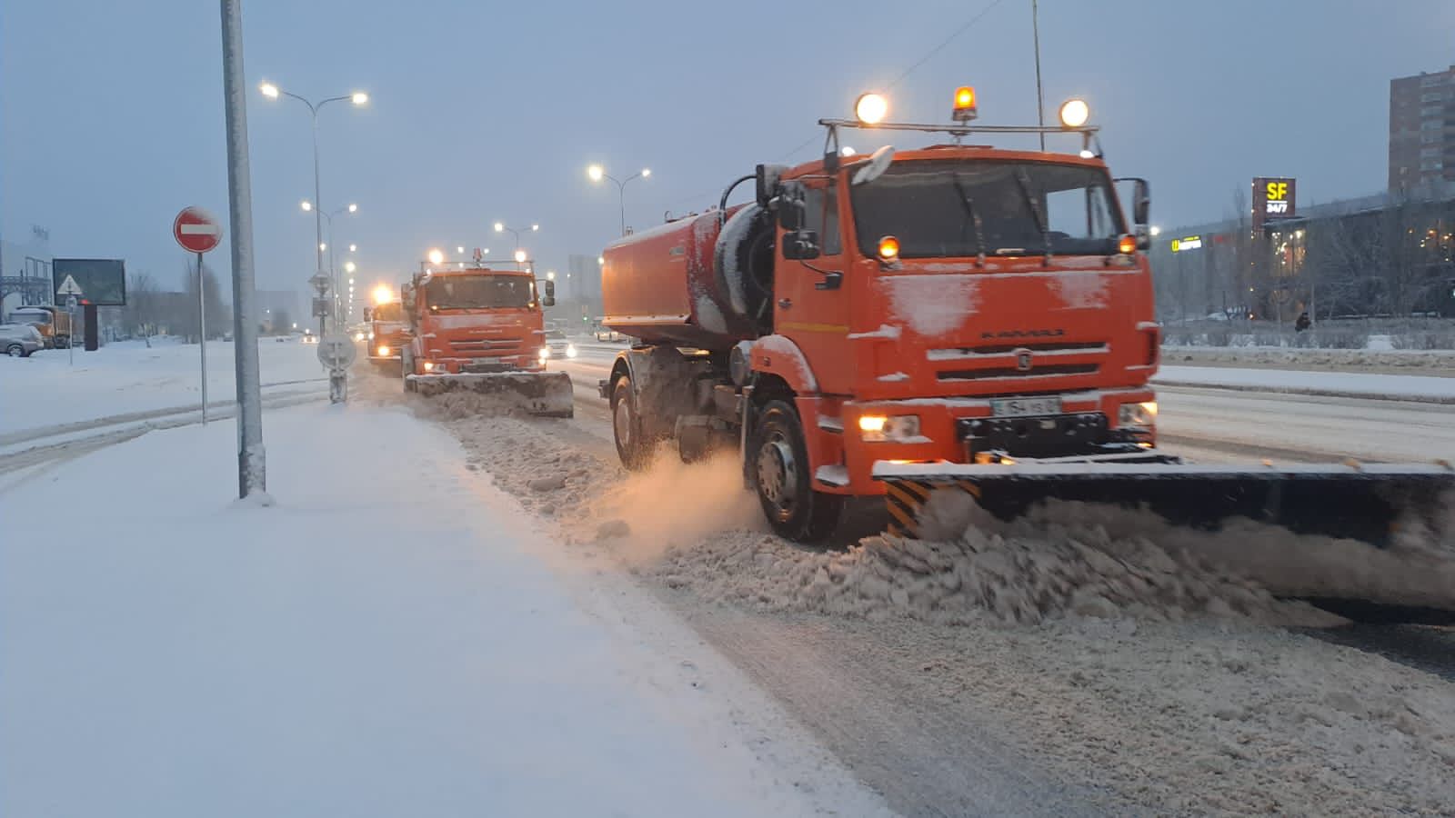 В ночную смену на столичные полигоны вывезено свыше 2 тыс. грузовиков снега